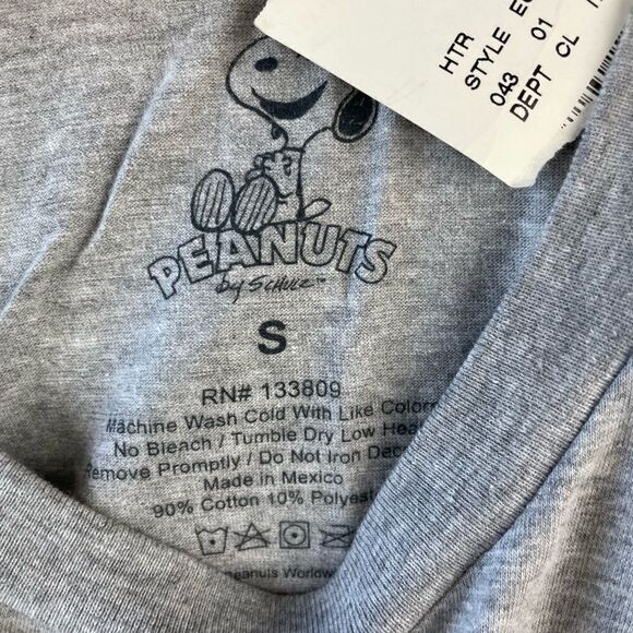 NWT Peanuts Snoopy T-Shirt Size S - Picture 5 of 5